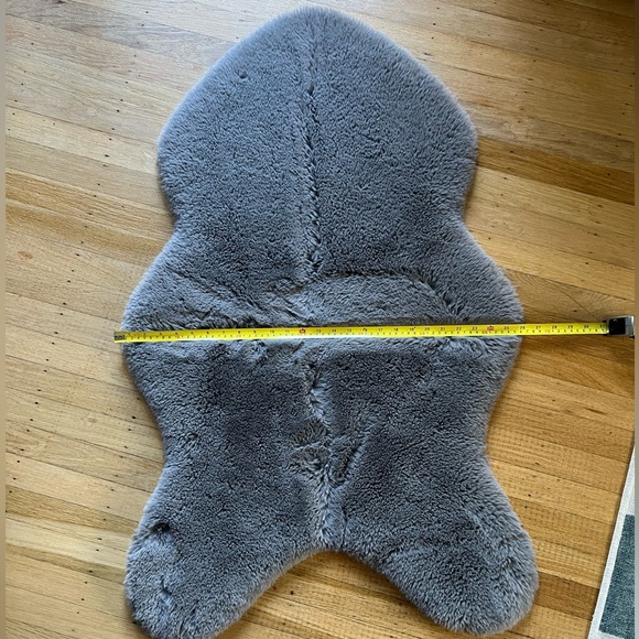 Faux plush “bear” small area rug with non-slip backing - Picture 5 of 5